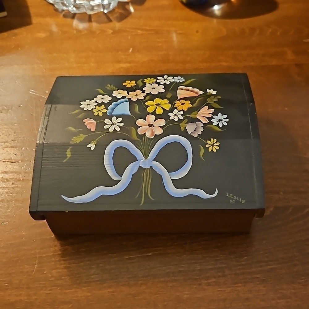 VTG 1980 Signed Floral Bow Handpainted Wood Jewelry Box - Picture 2 of 7